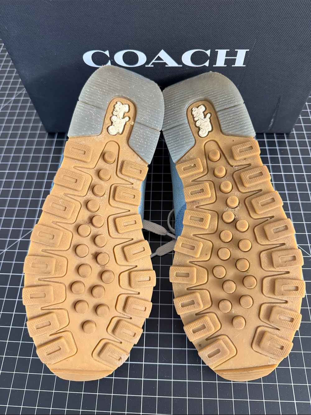 Great Condition Women Coach Sneakers Size 9. - Picture 8 of 10